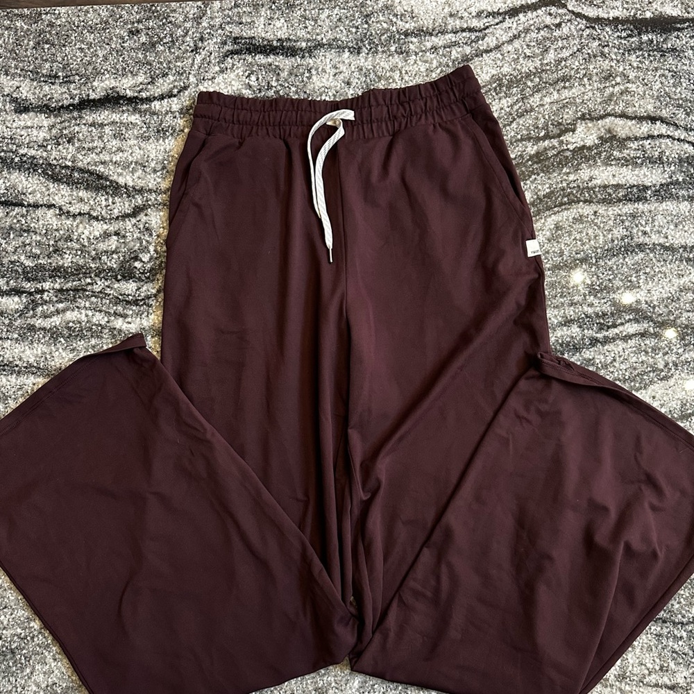NWOT Vuori wide leg halo sweats